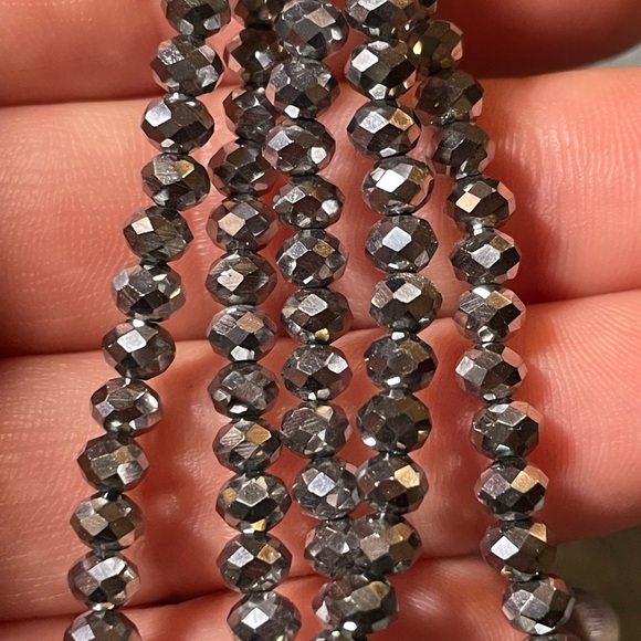 Sparkling 5 Strand Faceted Crystal Glass Beaded Bracelet with Magnetic Closure - Picture 6 of 12